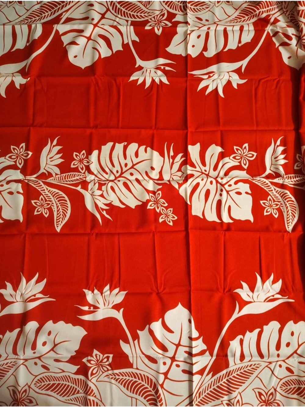 New Kauhale Living Hawaii Tablecloth Red & White Floral Tropical 60" Square READ - Picture 2 of 3